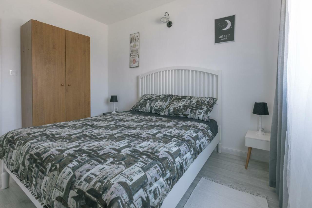 Hedon-stone Apartment