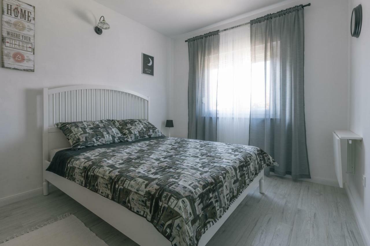 Hedon-stone Starigrad Paklenica